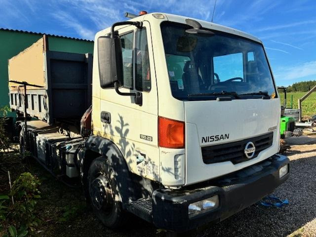 Nissan ATLEON 150.25 - Camion ampliroll, Camion grue: photos 2 Nissan ATLEON 150.25 - Camion ampliroll, Camion grue: photos 2