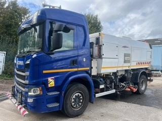 Scania G 360 - Balayeuse de voirie: photos 1 Scania G 360 - Balayeuse de voirie: photos 1