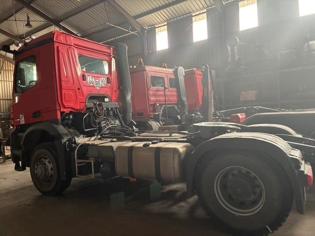 Mercedes AROCS 2046 - Tracteur routier: photos 2 Mercedes AROCS 2046 - Tracteur routier: photos 2