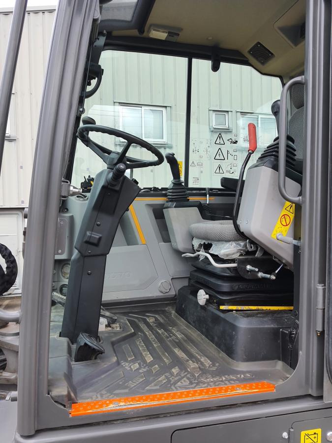 Volvo EW 60E - Pelle sur pneus: photos 5 Volvo EW 60E - Pelle sur pneus: photos 5