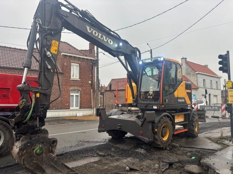 Volvo EWR 150 - Pelle sur pneus: photos 1 Volvo EWR 150 - Pelle sur pneus: photos 1