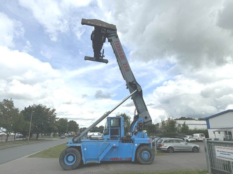 CVS Ferrari F258.6 - Reach stacker: photos 3 CVS Ferrari F258.6 - Reach stacker: photos 3