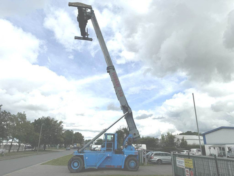 CVS Ferrari F258.6 - Reach stacker: photos 4 CVS Ferrari F258.6 - Reach stacker: photos 4