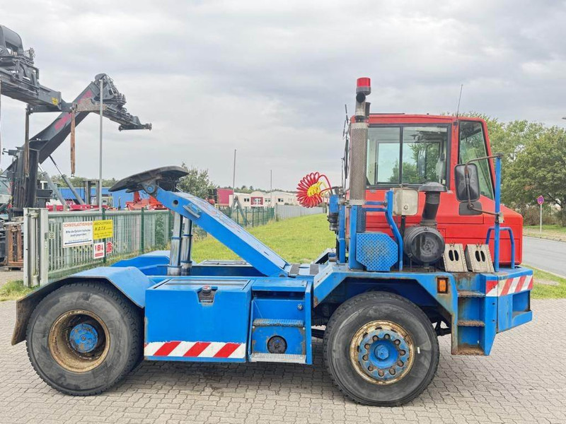 CVS Ferrari TT2516BV (4x2) - Tracteur portuaire: photos 2 CVS Ferrari TT2516BV (4x2) - Tracteur portuaire: photos 2
