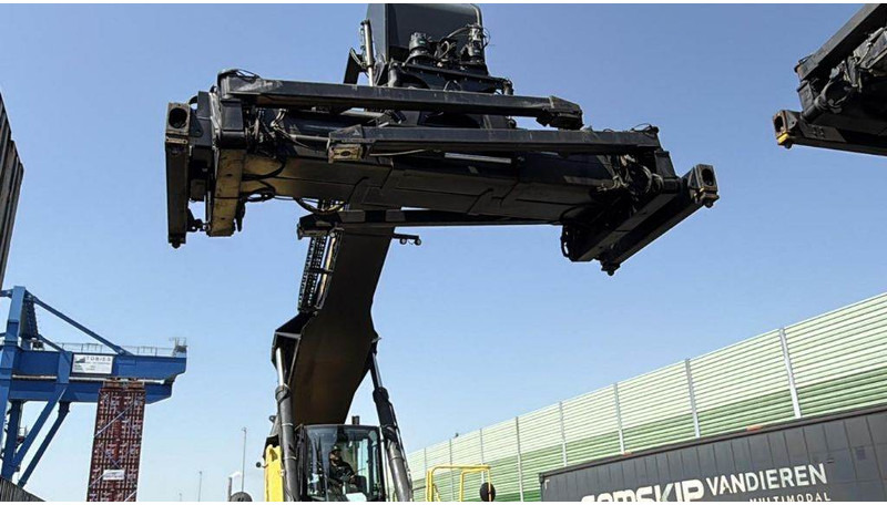 Hyster RS4636IH - Reach stacker: photos 4 Hyster RS4636IH - Reach stacker: photos 4