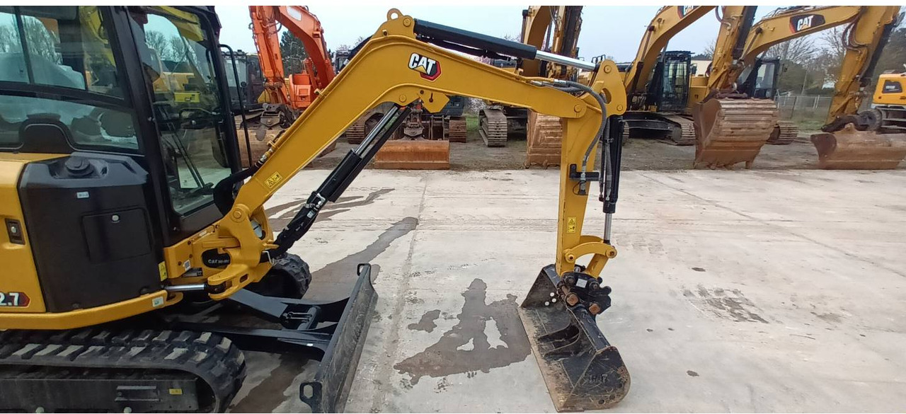 Pelle sur chenille CAT 302.7: photos 20