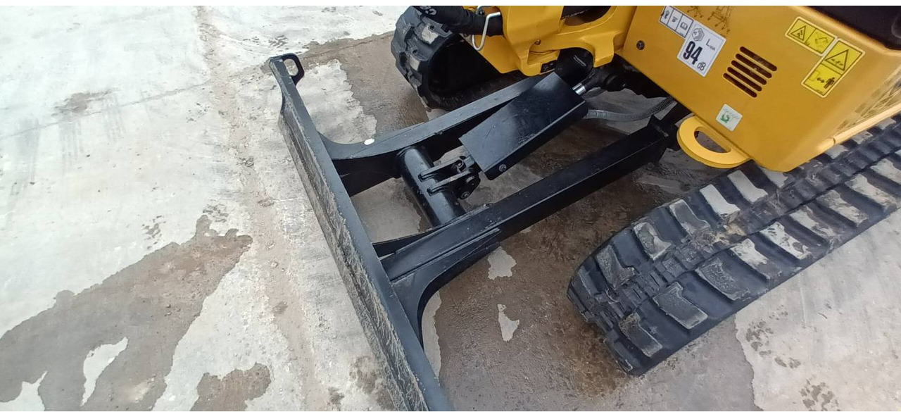 Pelle sur chenille CAT 302.7: photos 18
