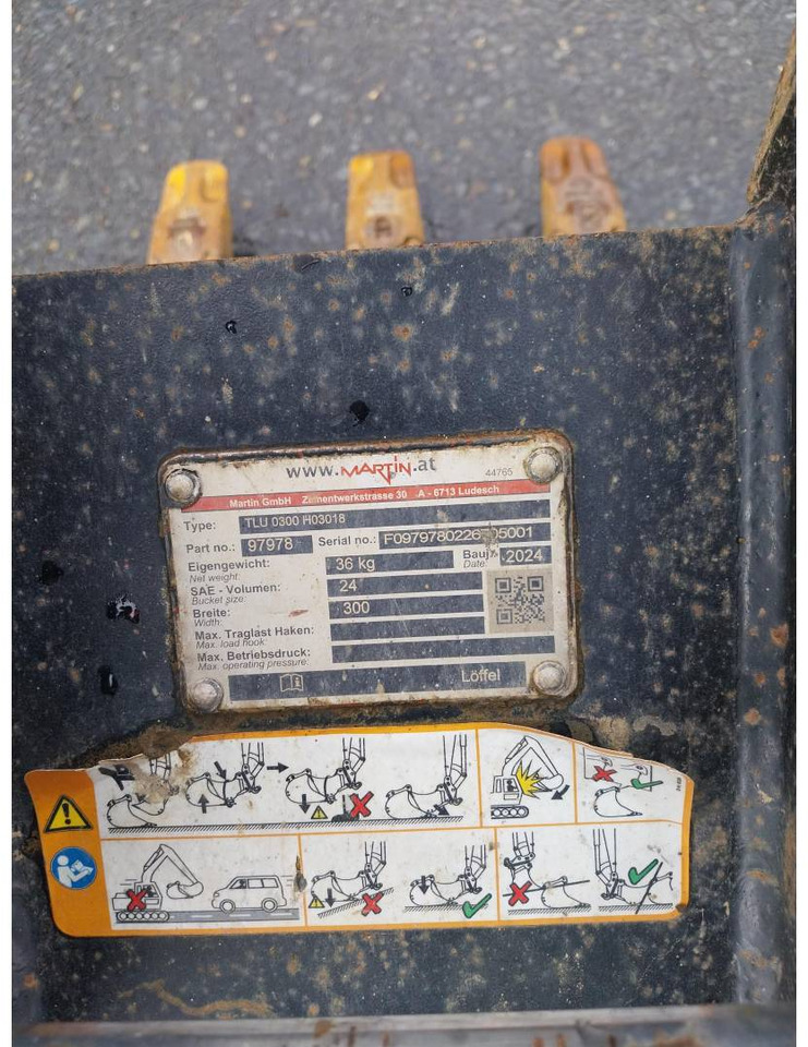 Pelle sur chenille CAT 302: photos 9 Pelle sur chenille CAT 302: photos 9