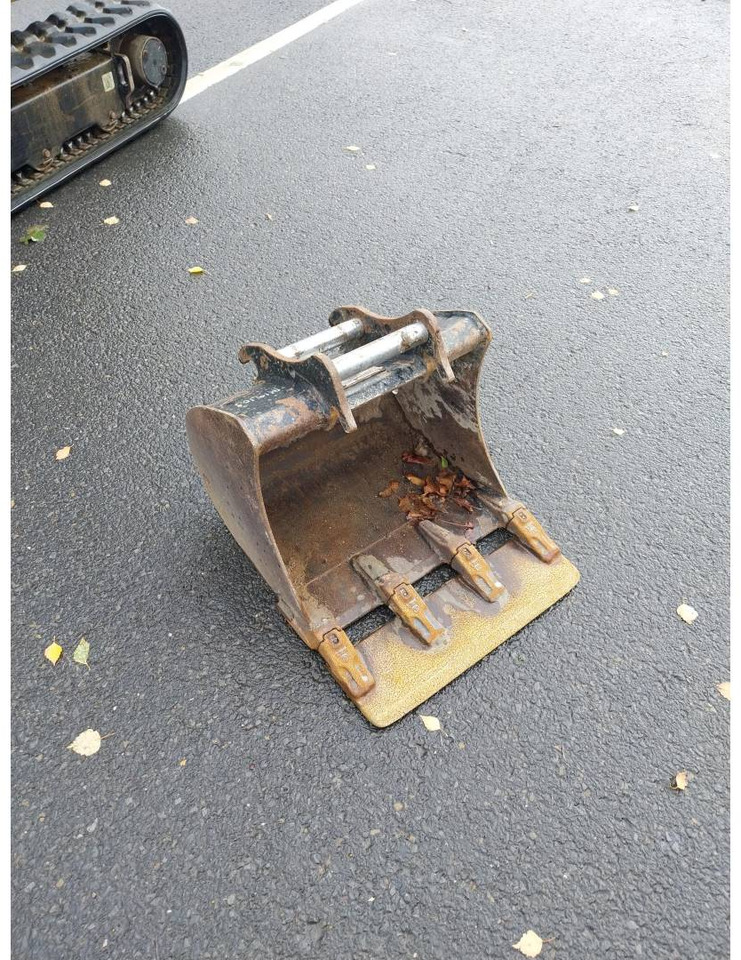 Pelle sur chenille CAT 302: photos 10 Pelle sur chenille CAT 302: photos 10