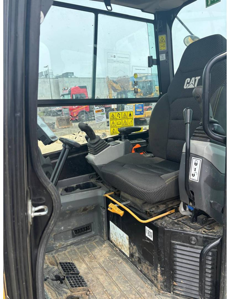 Pelle sur chenille CAT 305: photos 22