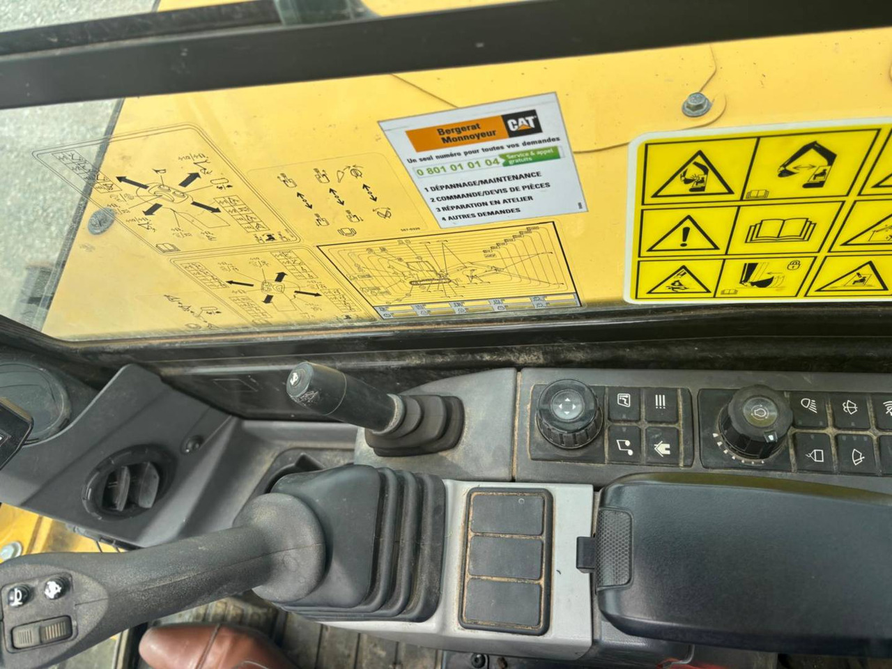 Pelle sur chenille CAT 305: photos 19