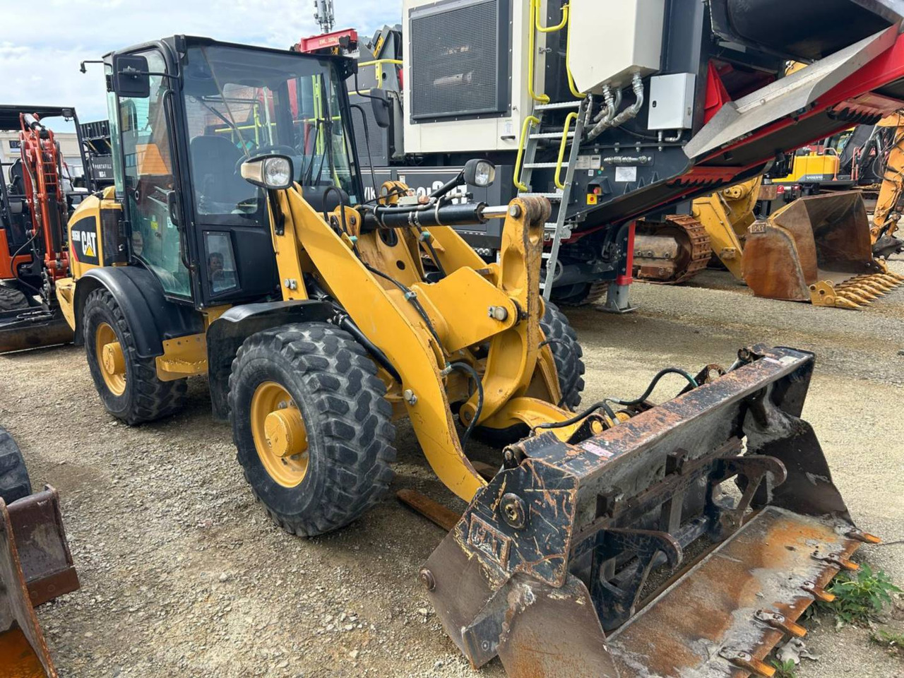 CAT 906M - Chargeuse sur pneus: photos 2 CAT 906M - Chargeuse sur pneus: photos 2