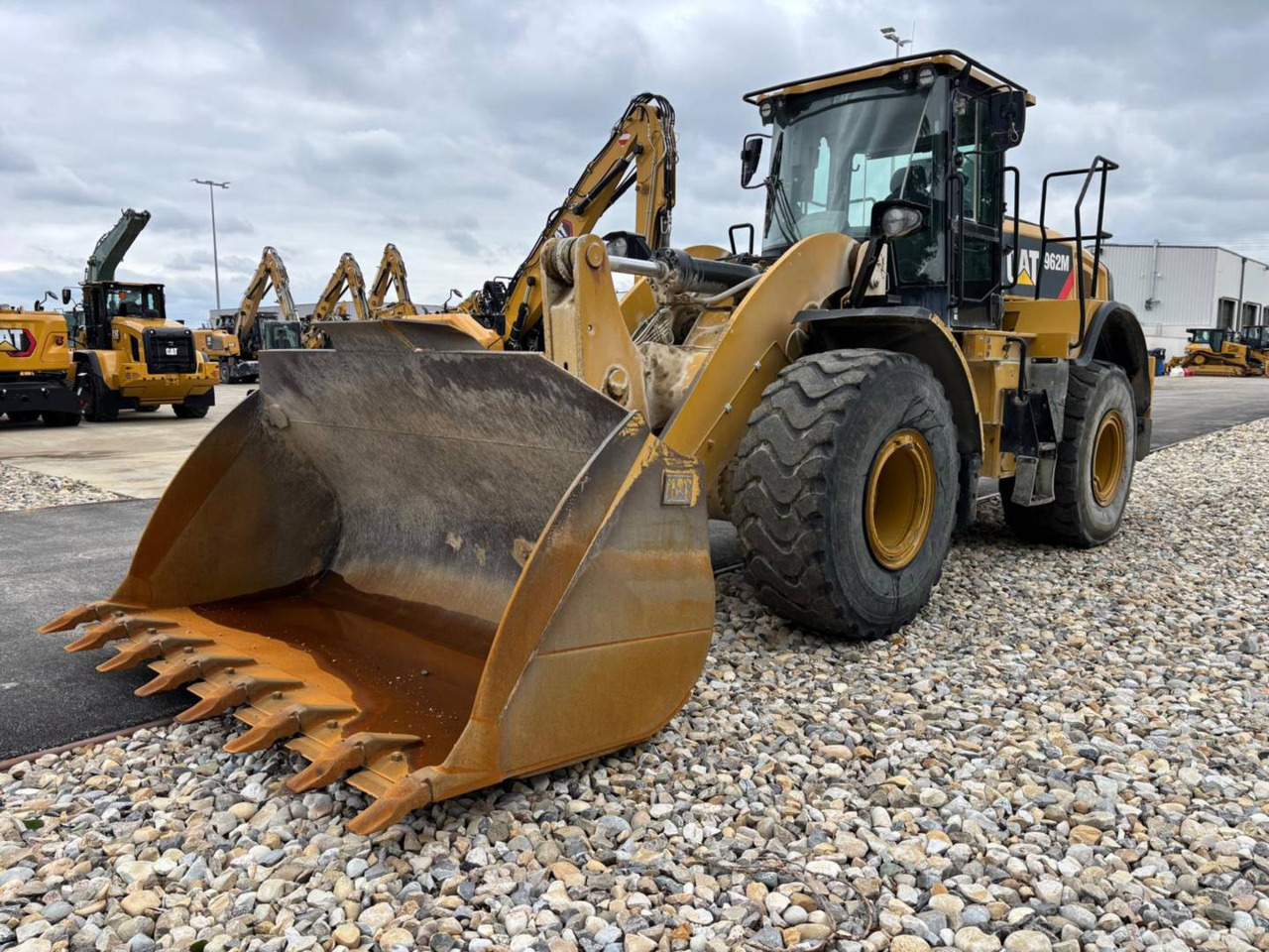 CAT 962M - Chargeuse sur pneus: photos 2 CAT 962M - Chargeuse sur pneus: photos 2