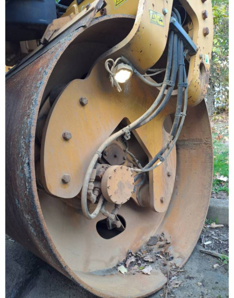 Compacteur à pieds de mouton/ Monocylindre CAT CD54B: photos 14 Compacteur à pieds de mouton/ Monocylindre CAT CD54B: photos 14