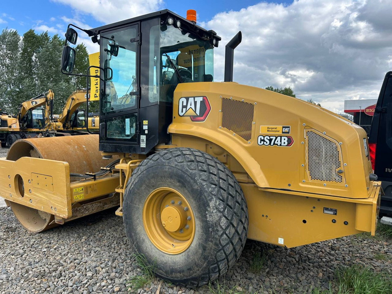 CAT CS74B 4F - Compacteur à pieds de mouton/ Monocylindre: photos 4 CAT CS74B 4F - Compacteur à pieds de mouton/ Monocylindre: photos 4
