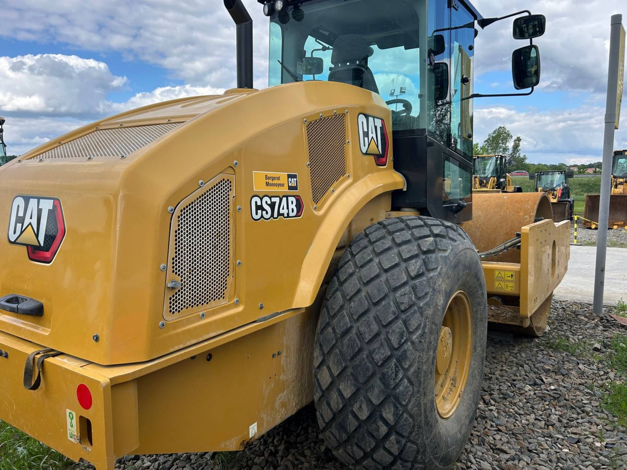 CAT CS74B 4F - Compacteur à pieds de mouton/ Monocylindre: photos 3 CAT CS74B 4F - Compacteur à pieds de mouton/ Monocylindre: photos 3