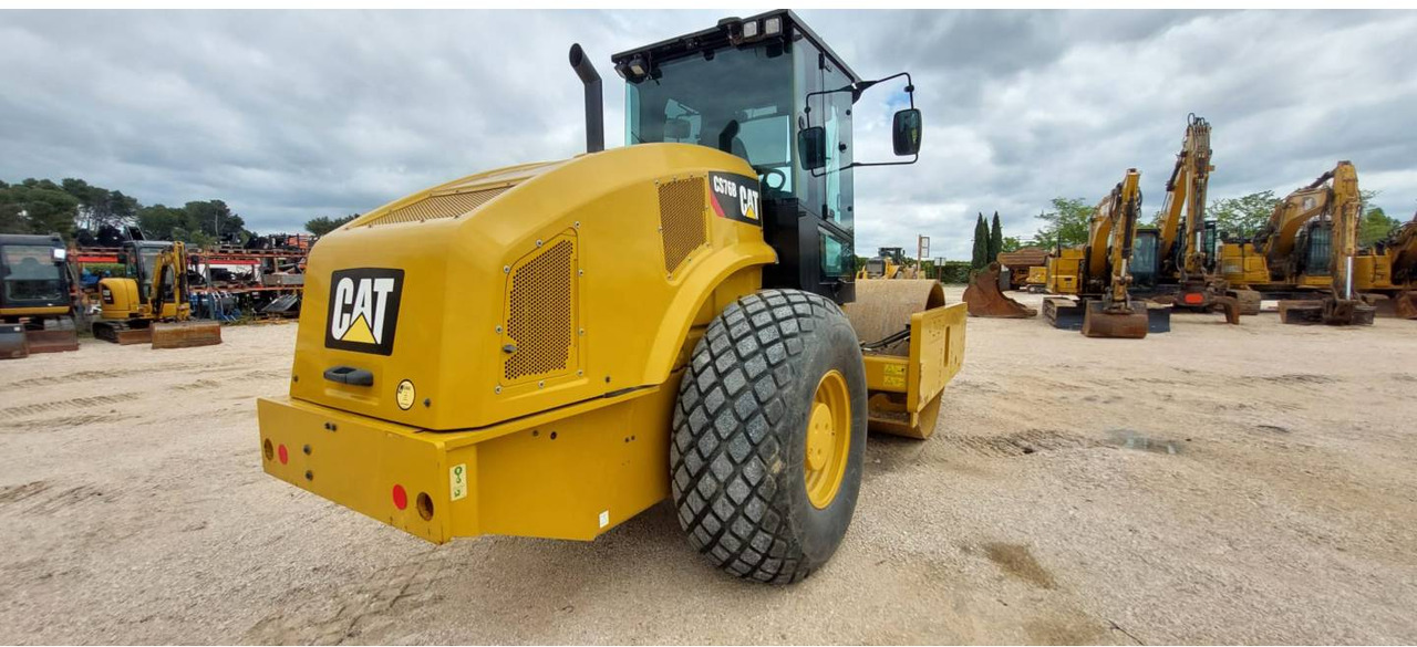 CAT CS76B 4F - Compacteur à pieds de mouton/ Monocylindre: photos 3 CAT CS76B 4F - Compacteur à pieds de mouton/ Monocylindre: photos 3