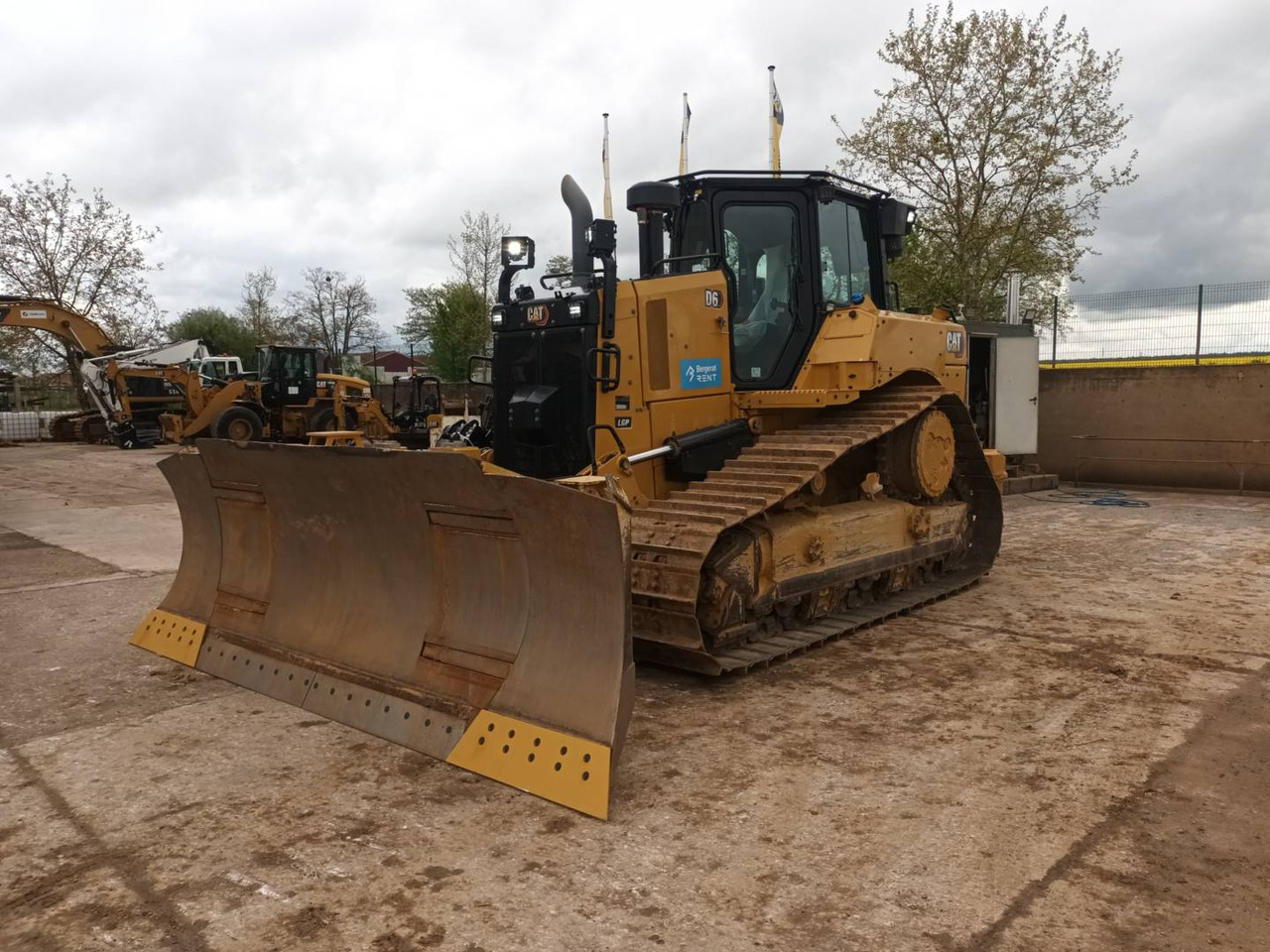 CAT D6 VPAT - Bulldozer: photos 1 CAT D6 VPAT - Bulldozer: photos 1
