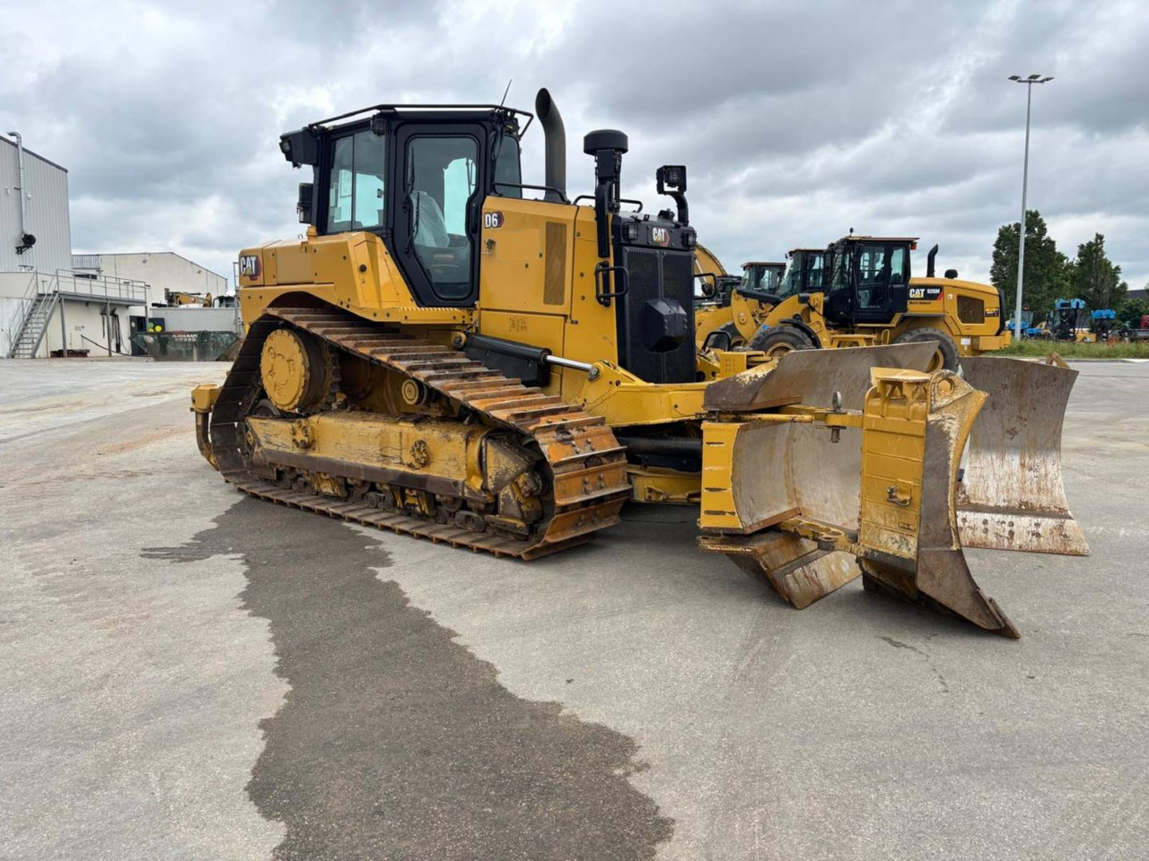 CAT D6 VPAT - Bulldozer: photos 1 CAT D6 VPAT - Bulldozer: photos 1