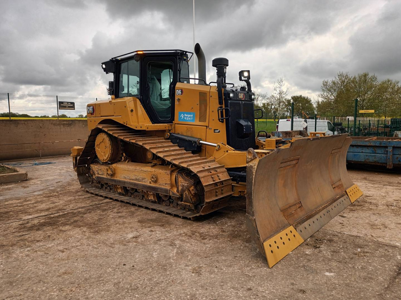 CAT D6 VPAT - Bulldozer: photos 2 CAT D6 VPAT - Bulldozer: photos 2