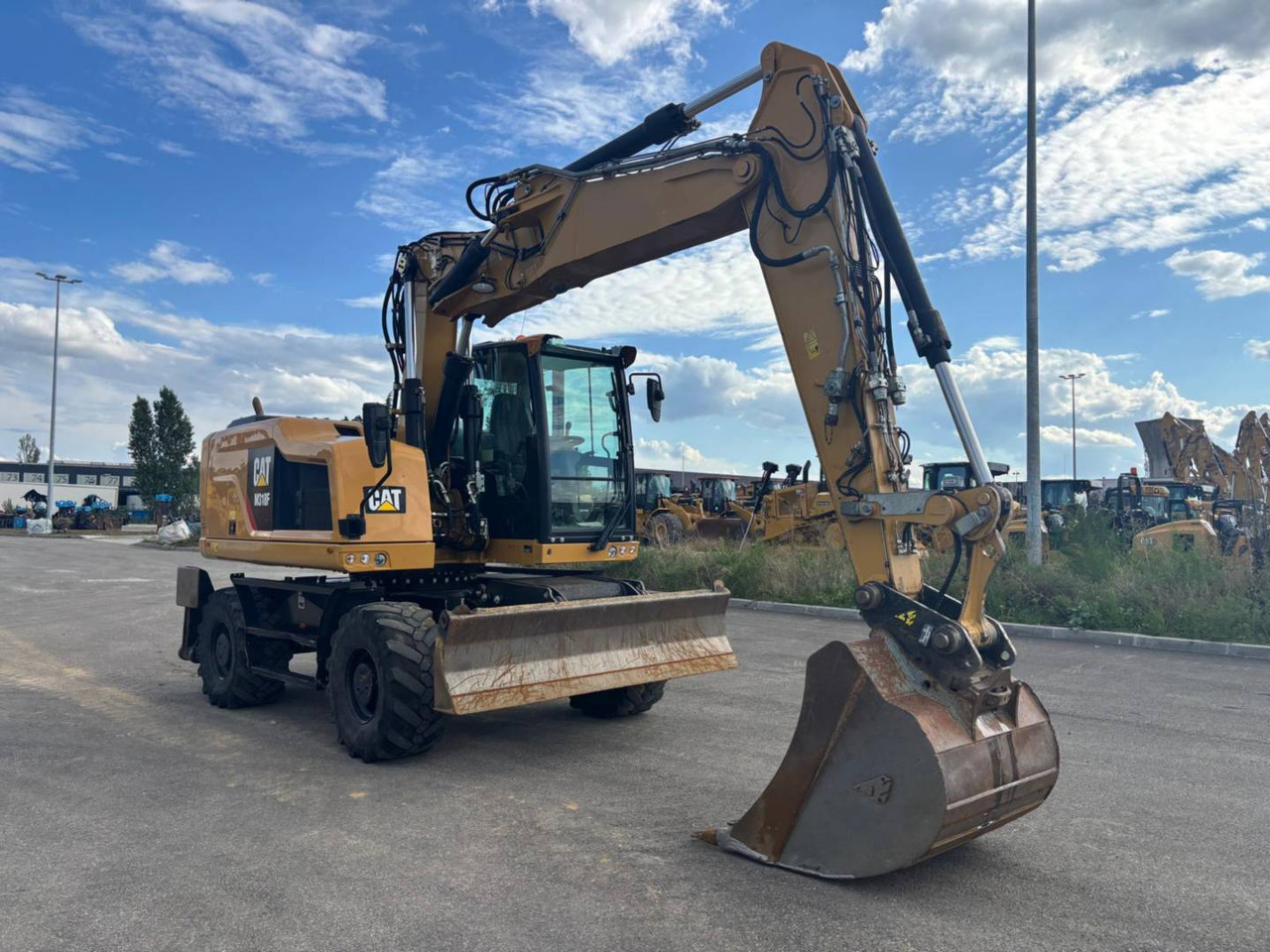 CAT M318F IVC - Pelle sur pneus: photos 2 CAT M318F IVC - Pelle sur pneus: photos 2