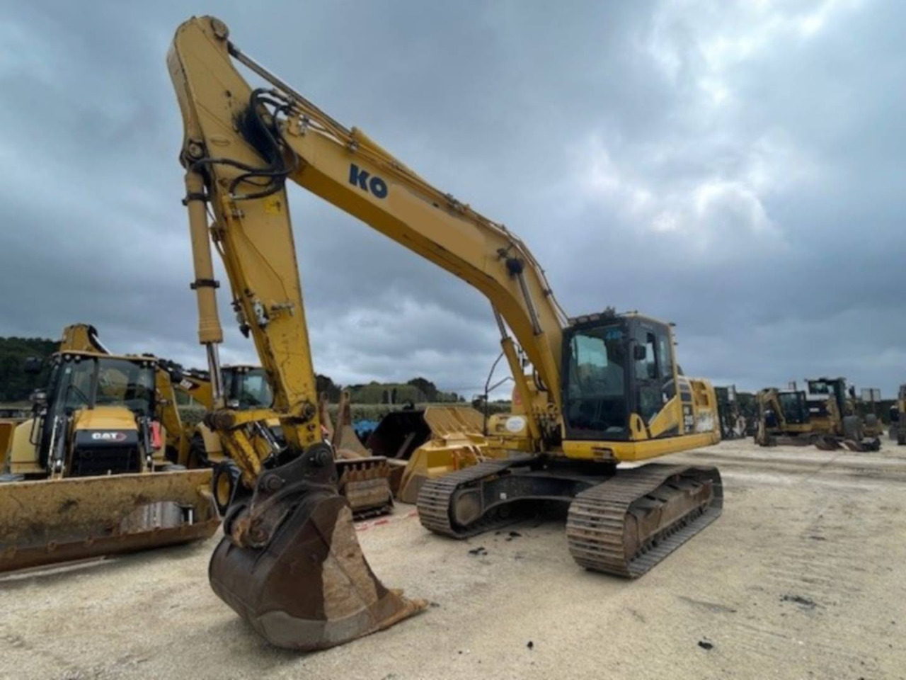 KOMATSU HB215 - Pelle sur chenille: photos 1 KOMATSU HB215 - Pelle sur chenille: photos 1