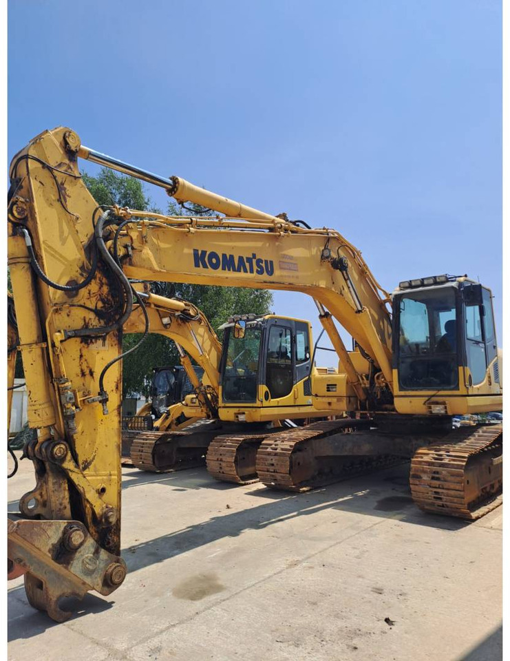 KOMATSU PC210LC - Pelle sur chenille: photos 1 KOMATSU PC210LC - Pelle sur chenille: photos 1