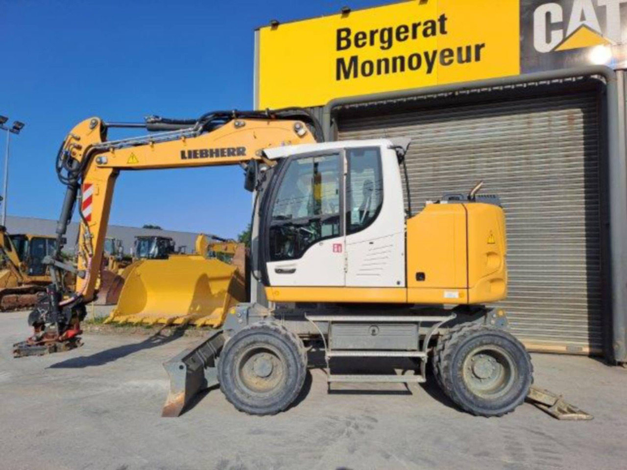 LIEBHERR A913 - Pelle sur pneus: photos 4 LIEBHERR A913 - Pelle sur pneus: photos 4