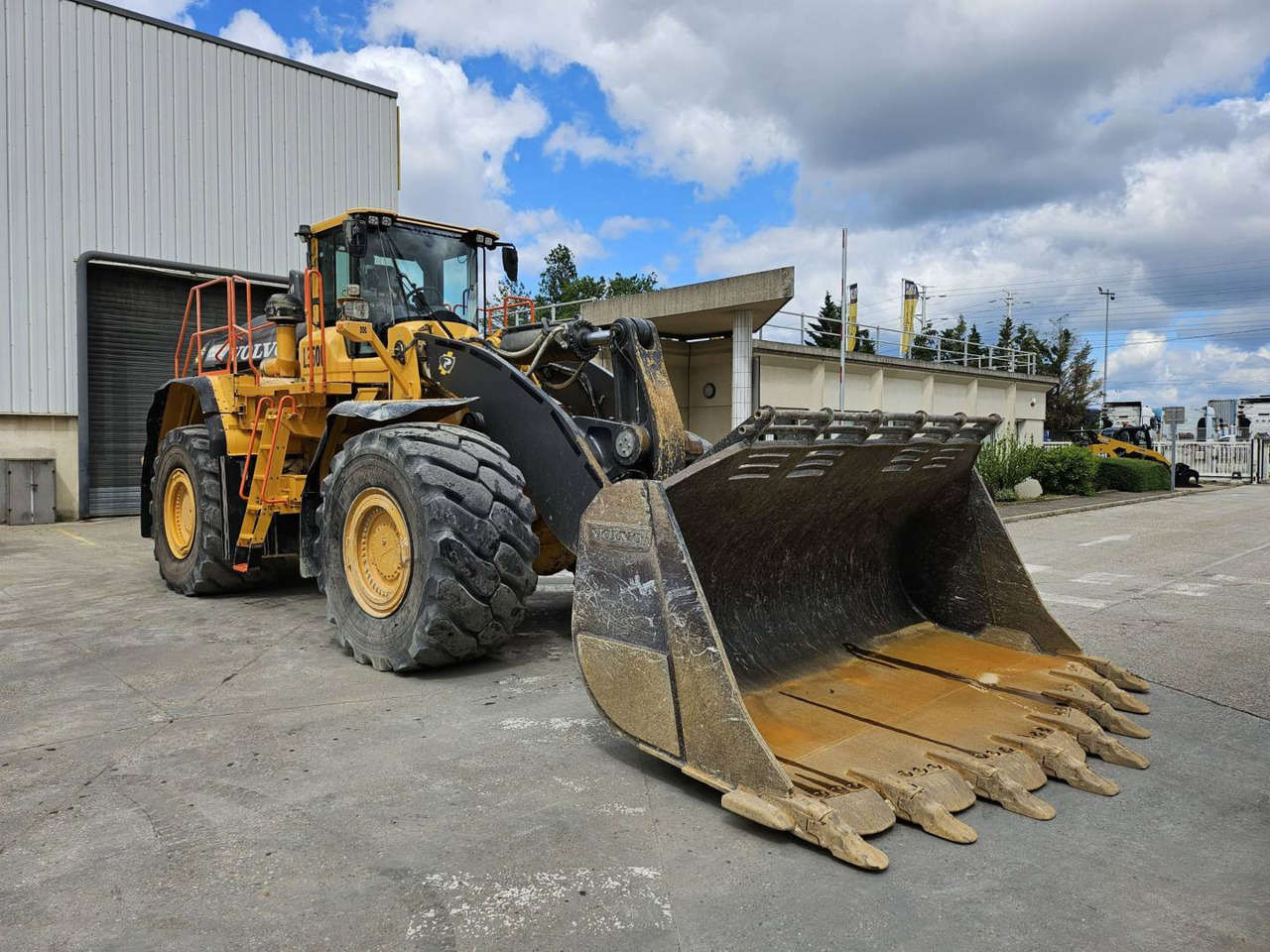 VOLVO CONSTRUCTION EQUIPMENT L350H - Chargeuse sur pneus: photos 1 VOLVO CONSTRUCTION EQUIPMENT L350H - Chargeuse sur pneus: photos 1