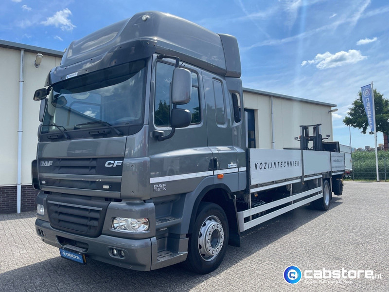 DAF CF 85 .360 4x2 Euro 5 - Open laadbak - Bouwjaar 2012 - Kooi-aap meeneemheftruck - Camion plateau: photos 1 DAF CF 85 .360 4x2 Euro 5 - Open laadbak - Bouwjaar 2012 - Kooi-aap meeneemheftruck - Camion plateau: photos 1