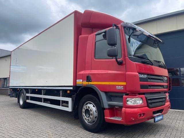DAF FA CF65 DAF CF65.250 4X2 Euro 5 EEV Bakwagen - Year 2013 - Airco - Plywood laadbak + laadklep - Camion fourgon: photos 1 DAF FA CF65 DAF CF65.250 4X2 Euro 5 EEV Bakwagen - Year 2013 - Airco - Plywood laadbak + laadklep - Camion fourgon: photos 1