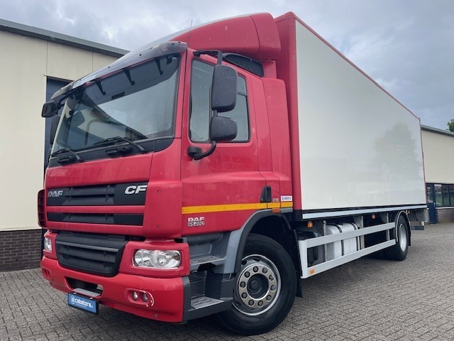DAF FA CF65 DAF CF65.250 4X2 Euro 5 EEV Bakwagen - Year 2013 - Airco - Plywood laadbak + laadklep - Camion fourgon: photos 2 DAF FA CF65 DAF CF65.250 4X2 Euro 5 EEV Bakwagen - Year 2013 - Airco - Plywood laadbak + laadklep - Camion fourgon: photos 2