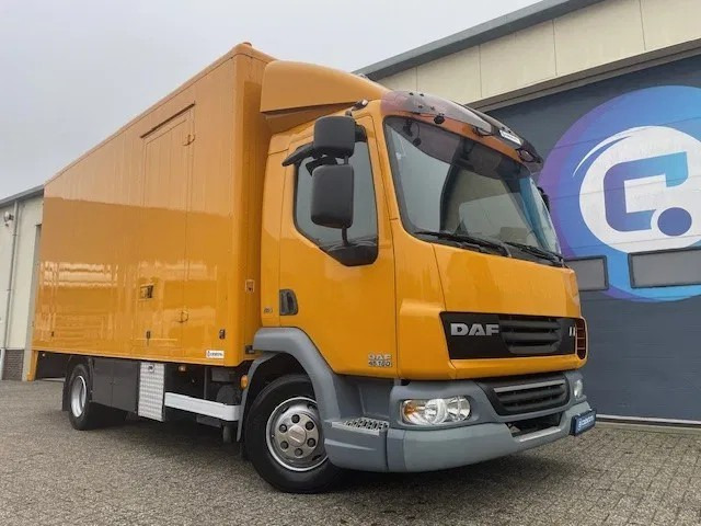 DAF LF 45.160 4x2 Euro 5 EEV - Year 2008 - Mobiele werkplaats - Bakwagen - Closed box - Km 268.123 - Camion fourgon: photos 1 DAF LF 45.160 4x2 Euro 5 EEV - Year 2008 - Mobiele werkplaats - Bakwagen - Closed box - Km 268.123 - Camion fourgon: photos 1
