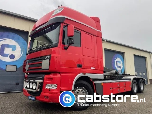 DAF XF 105 .460 FAS Euro 5 - 25 ton's Haakarmsysteem - Hooklift - Abrolkipper - Year 2006 - ANALOG TACHO - Camion ampliroll: photos 3 DAF XF 105 .460 FAS Euro 5 - 25 ton's Haakarmsysteem - Hooklift - Abrolkipper - Year 2006 - ANALOG TACHO - Camion ampliroll: photos 3