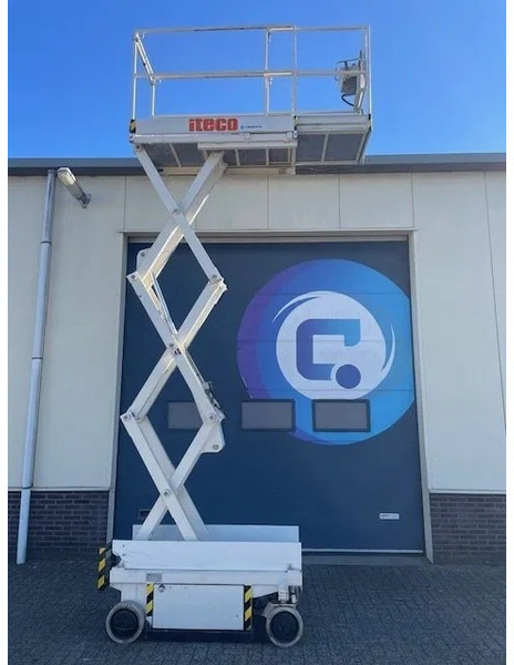 Iteco IG 4080 Schaarhoogwerker Abeitsbuhne - Skylift - Year 2001 - High 6.2 meter - Nacelle ciseaux: photos 1 Iteco IG 4080 Schaarhoogwerker Abeitsbuhne - Skylift - Year 2001 - High 6.2 meter - Nacelle ciseaux: photos 1