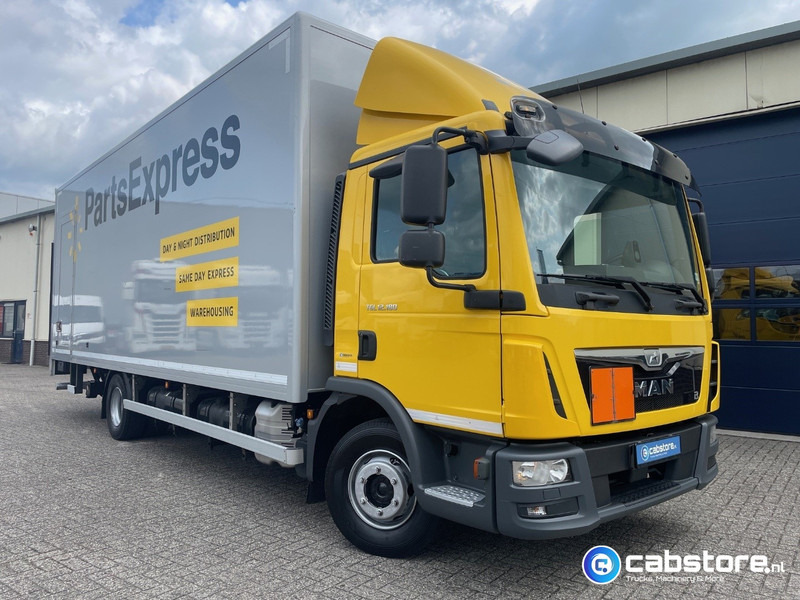 MAN TGL 12.180 4x2 Euro 6 Bakwagen MAN TGL 12.180 Bakwagen Euro 6 - Bouwjaar 2016 - Km 394.831 - Laadklep - Good condition - Camion fourgon: photos 2 MAN TGL 12.180 4x2 Euro 6 Bakwagen MAN TGL 12.180 Bakwagen Euro 6 - Bouwjaar 2016 - Km 394.831 - Laadklep - Good condition - Camion fourgon: photos 2