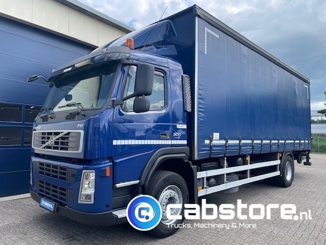 Volvo FM9 4X2R FAL9.0 RAD-A4 Volvo FM300 4x2 Euro 5 bakwagen - Schuifzeilen - Laadklep 2000 kg - Bouwjaar 2008 - Kooi-Aap heftruck - Camion fourgon: photos 2 Volvo FM9 4X2R FAL9.0 RAD-A4 Volvo FM300 4x2 Euro 5 bakwagen - Schuifzeilen - Laadklep 2000 kg - Bouwjaar 2008 - Kooi-Aap heftruck - Camion fourgon: photos 2