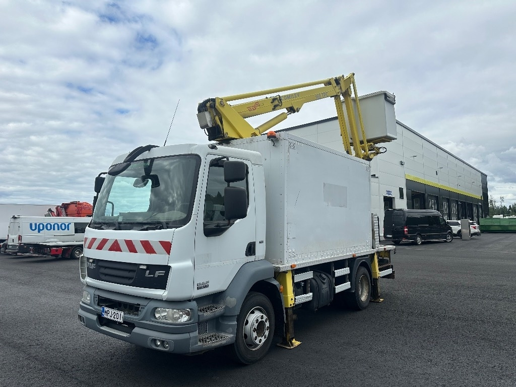 DAF 55.180 henkilönostin - Camion grue: photos 1 DAF 55.180 henkilönostin - Camion grue: photos 1