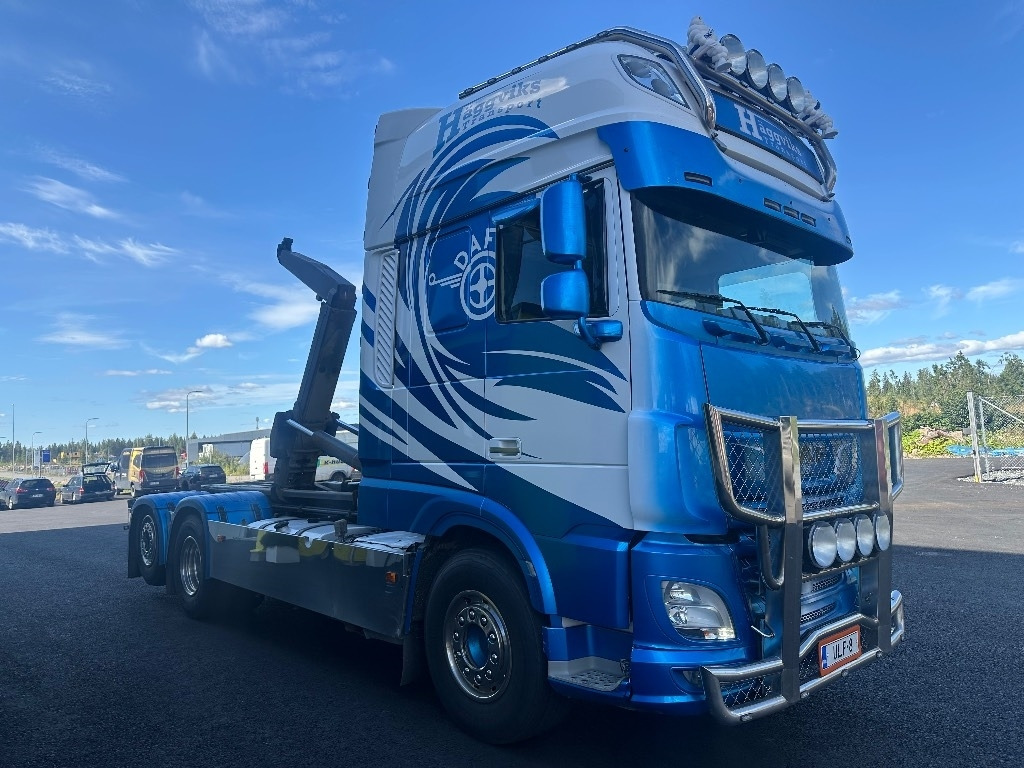 DAF XF 530 6x2*4 - Camion ampliroll: photos 3 DAF XF 530 6x2*4 - Camion ampliroll: photos 3