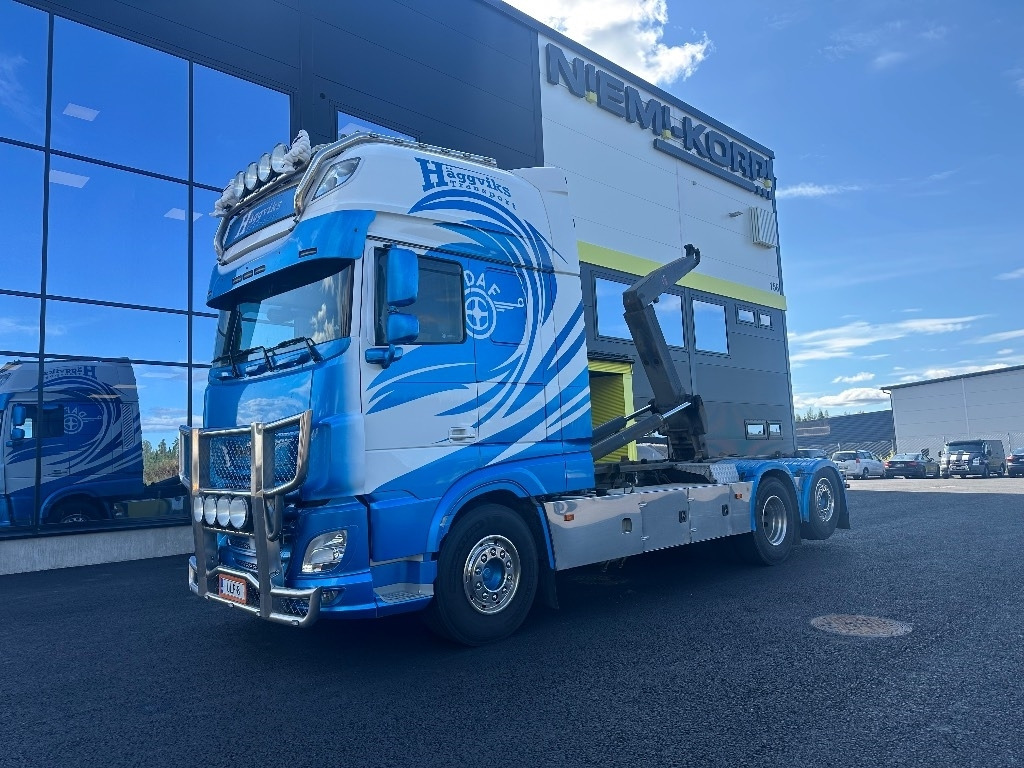 DAF XF 530 6x2*4 - Camion ampliroll: photos 1 DAF XF 530 6x2*4 - Camion ampliroll: photos 1