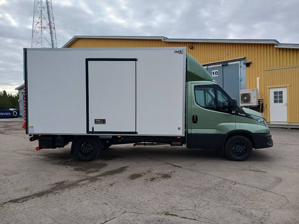 Iveco Daily 35S18A8 - Fourgon utilitaire: photos 5 Iveco Daily 35S18A8 - Fourgon utilitaire: photos 5