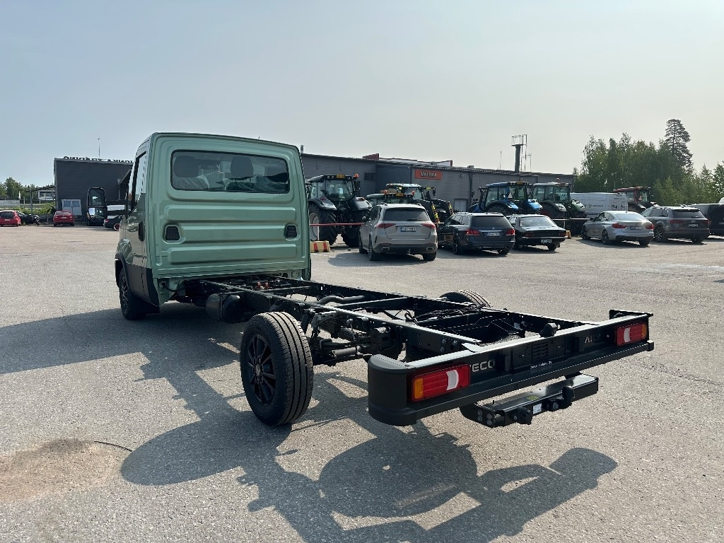 Iveco Daily 35S18A8 alusta - Fourgon utilitaire: photos 5 Iveco Daily 35S18A8 alusta - Fourgon utilitaire: photos 5