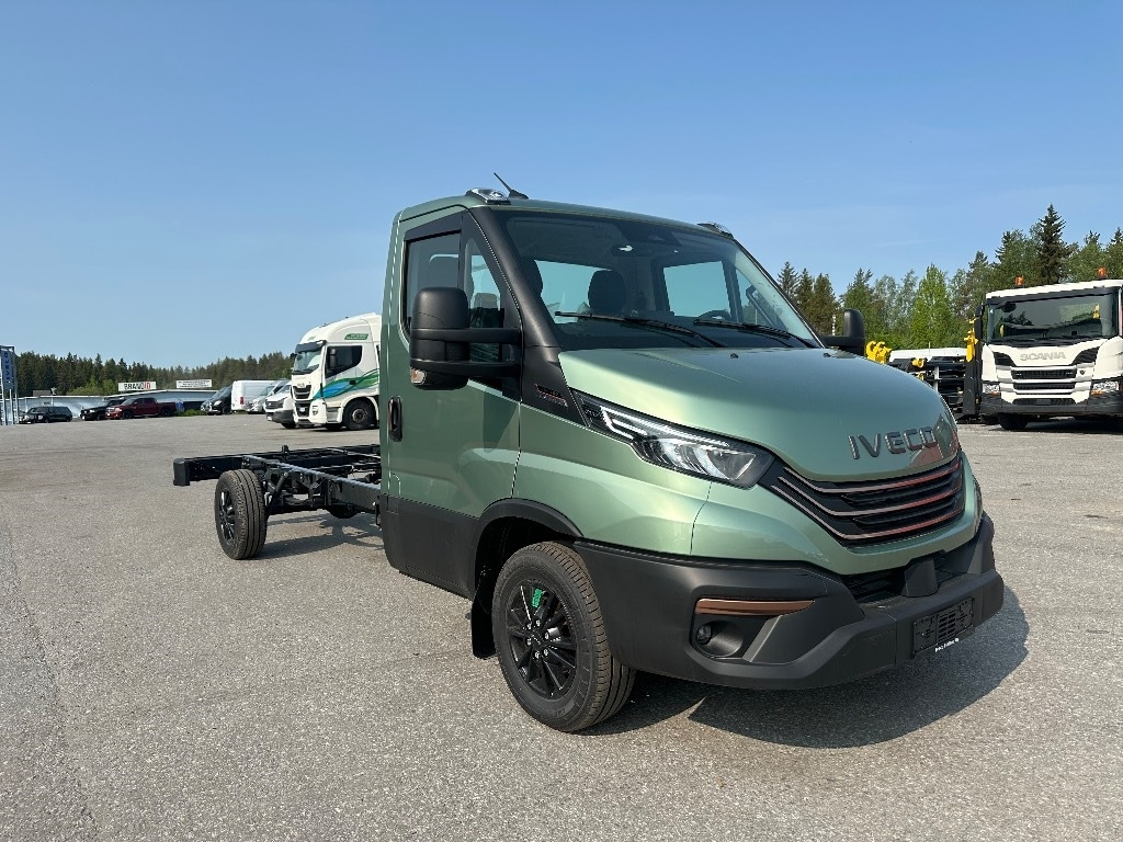 Iveco Daily 35S18A8 alusta - Fourgon utilitaire: photos 3 Iveco Daily 35S18A8 alusta - Fourgon utilitaire: photos 3