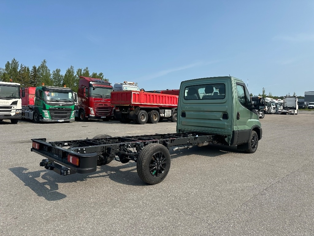Iveco Daily 35S18A8 alusta - Fourgon utilitaire: photos 4 Iveco Daily 35S18A8 alusta - Fourgon utilitaire: photos 4