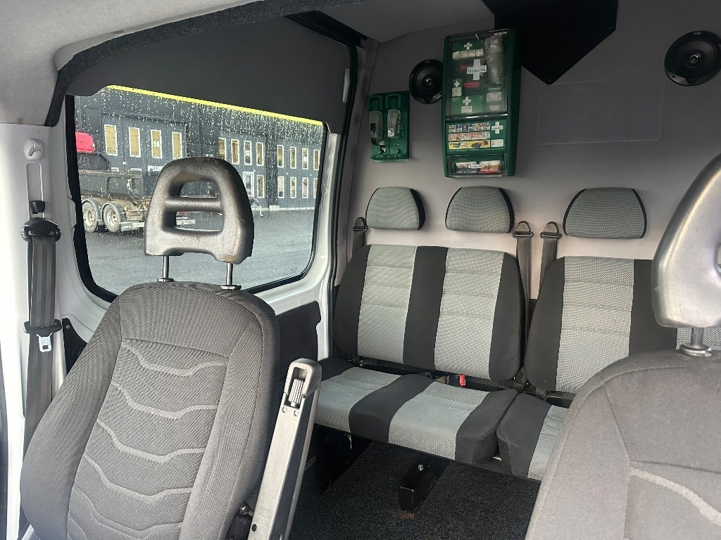 Fourgon utilitaire Iveco Daily 50C17 1+5 hlö: photos 12 Fourgon utilitaire Iveco Daily 50C17 1+5 hlö: photos 12