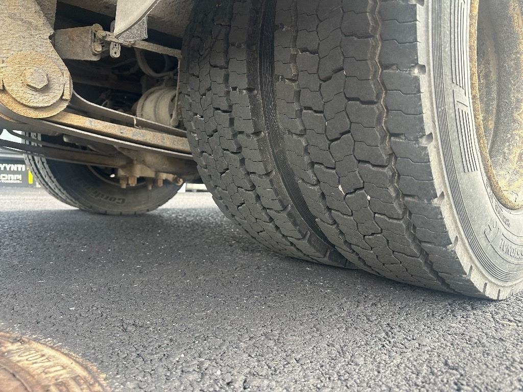 Camion fourgon Iveco Eurocargo 100 E22: photos 10 Camion fourgon Iveco Eurocargo 100 E22: photos 10