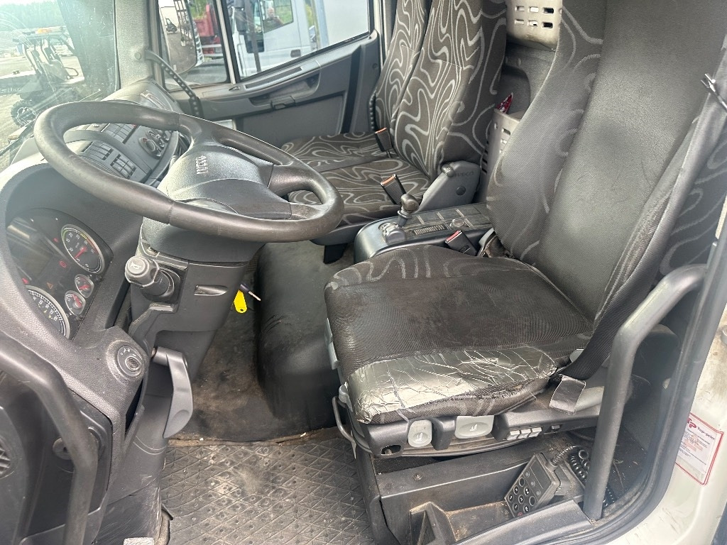 Camion fourgon Iveco Eurocargo 100 E22: photos 12 Camion fourgon Iveco Eurocargo 100 E22: photos 12