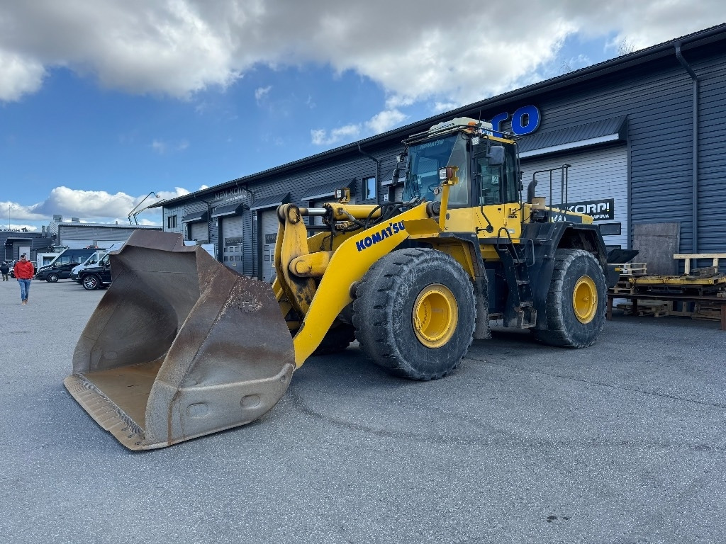 Komatsu WA 480 - Chargeuse sur pneus: photos 1 Komatsu WA 480 - Chargeuse sur pneus: photos 1