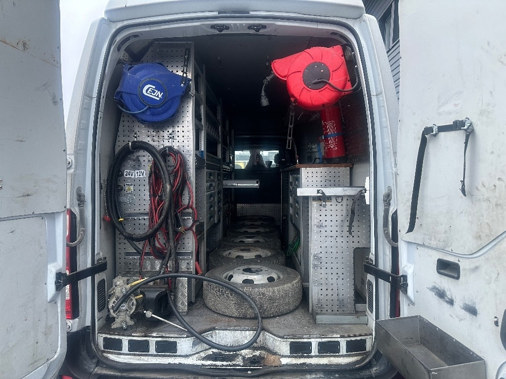 Renault Master huoltoauto varusteineen  - Fourgon utilitaire: photos 2 Renault Master huoltoauto varusteineen  - Fourgon utilitaire: photos 2