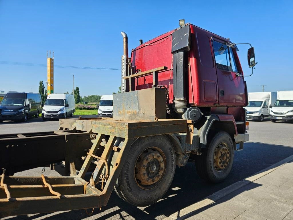 Sisu SM300 8X2  - Camion grumier: photos 4 Sisu SM300 8X2  - Camion grumier: photos 4